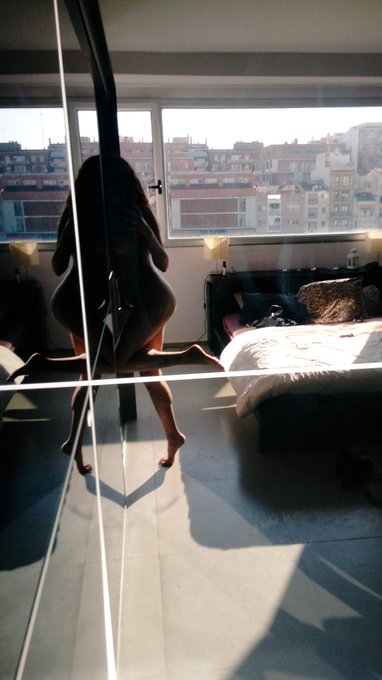 Oye asique bailame lento, que yo quiero sentir tu cuerpo.. 😛 https://t.co/4eMXzhbAkK