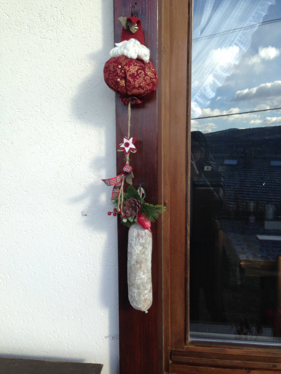 vale_paris's tweet photo. Ultime decorazioni natalizie... @giuggero @Equaton @mariella_scarpa #asiago https://t.co/Vtf1cD8QMh