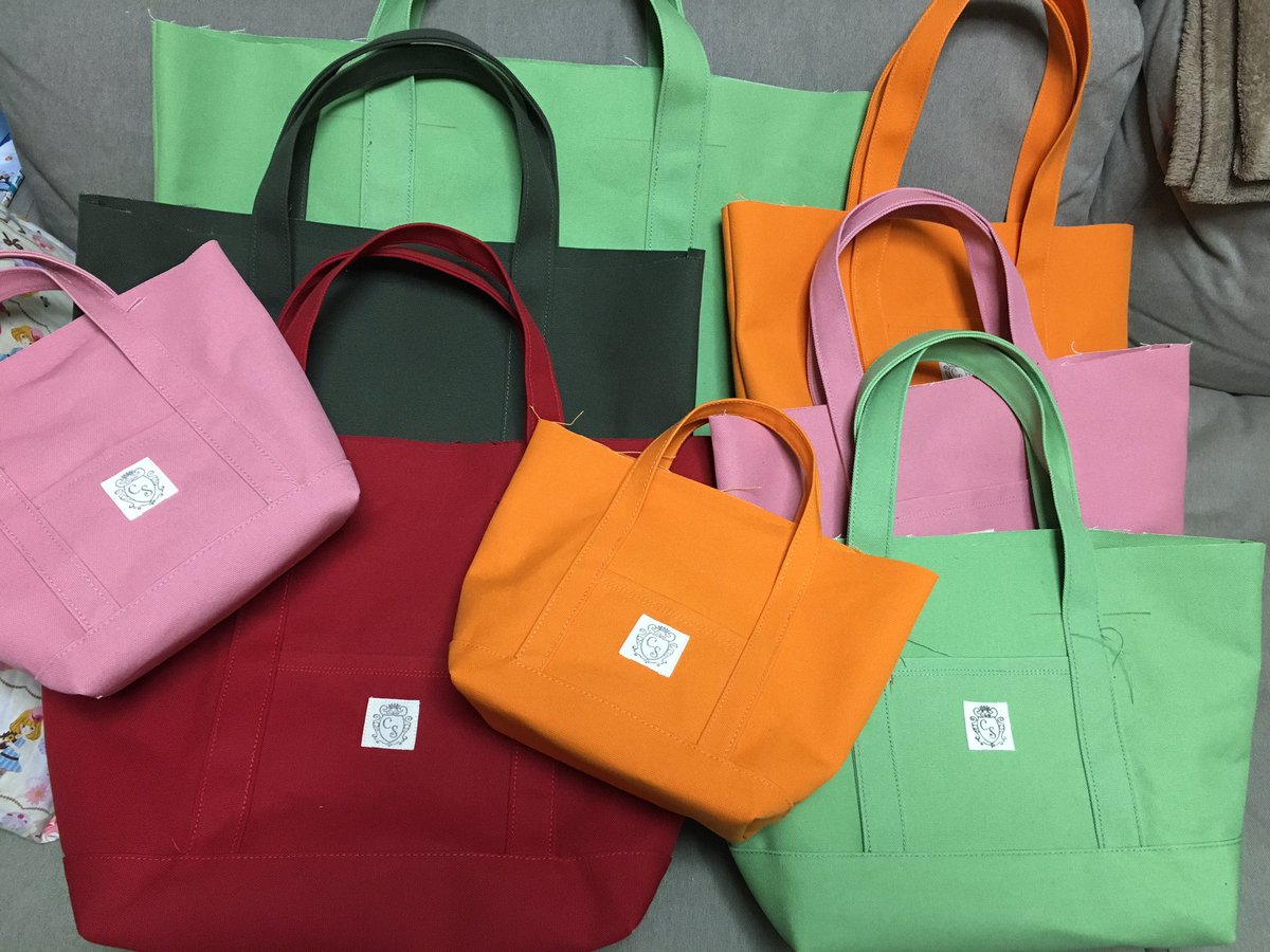 823_chan's tweet image. LL、Ｌ、Ｍ、Ｓ大集合。
マトリョーシカ状態。
好みの内布を付けるなら今のうちだよ！
(順番にオススメの内布を付けて仕上げちゃうので)
#CSfactory