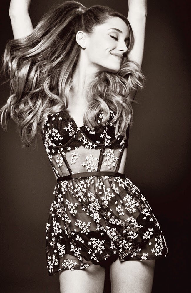 fckeating's tweet image. Ariana 😍