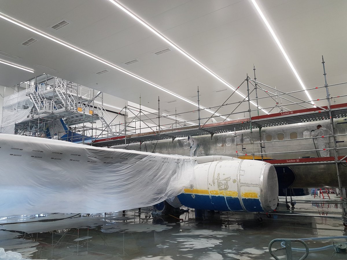 LiRoCon's tweet photo. First #Aircraft is about to be #repainted new #hangar #maasaviation #thewindowconcept #delivered and #assembled #sandwichpanels https://t.co/phyndV1zRQ