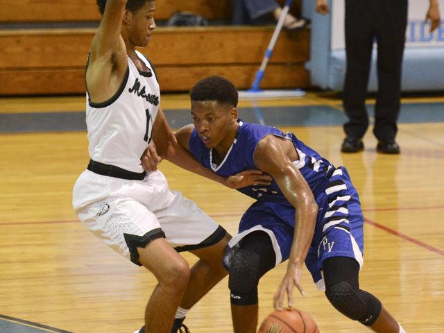 _CobraHoops's tweet photo. Few pics from the @RockledgeHoops Holiday Classic against @MelHigh321 Cobras lost 70-56 https://t.co/iUKfsNLaPo