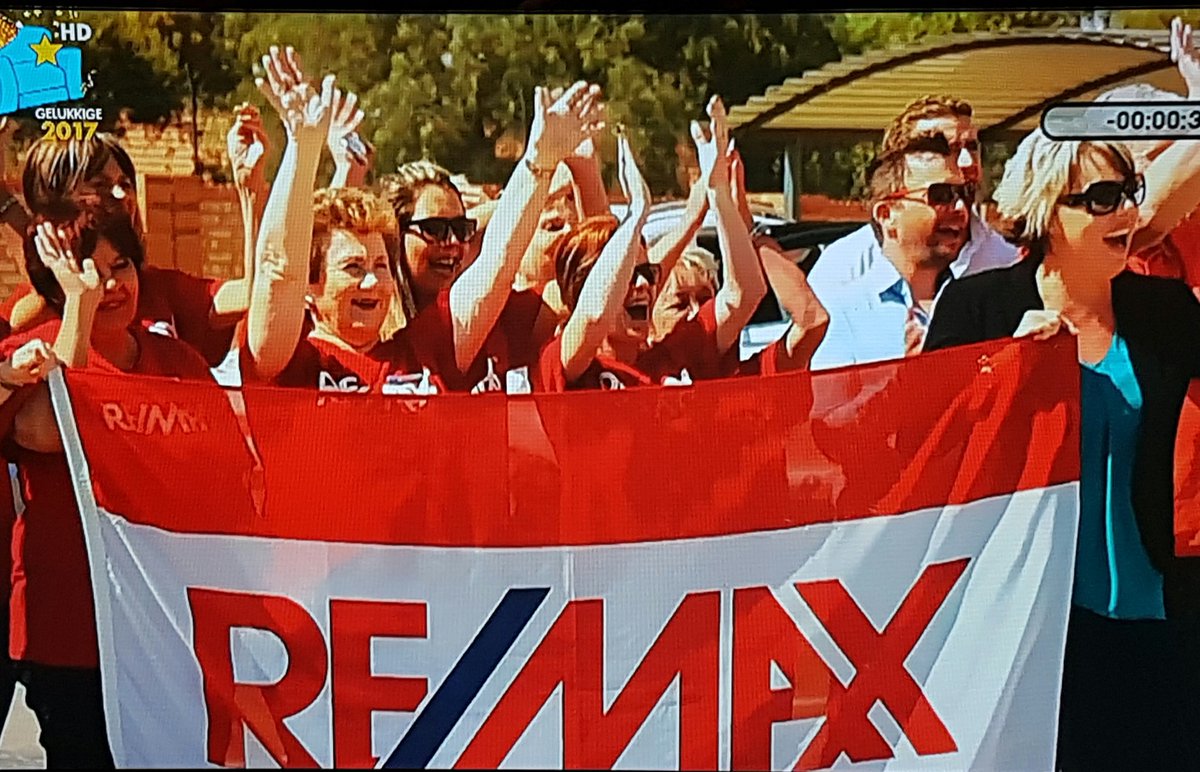 WilnaIce's tweet photo. Lekker om jou te sien op @kykNETtv se #VatJouGoedEnTrek @EstelleSymcox #RemaxChic #Seisoen2 https://t.co/eaOsm4WCXs