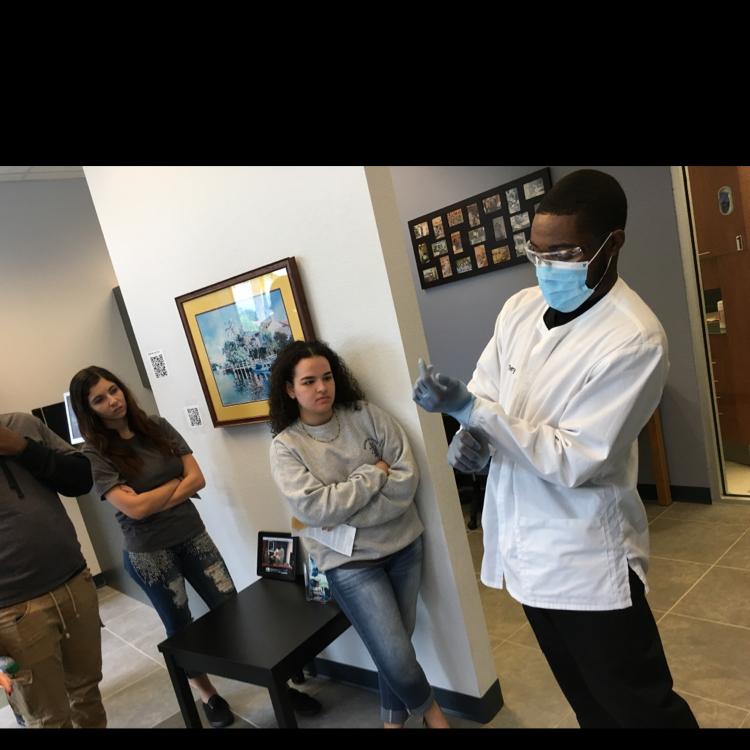 LWTechCollege's tweet photo. LWTC Dental Asst student, Terry Duverseau, demoing proper PPE to visiting Beacon Ss! @collierschools #CCPS success https://t.co/BK1Yz0CA48