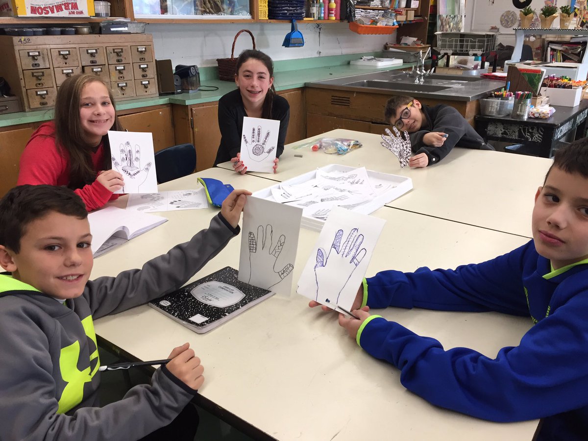 WantaghMiddle's tweet photo. Ms. Gentilesco creating Henna/Mendhi designs with her 6th graders.
@WMSwsd @WantaghSchools @WantaghMusicArt https://t.co/Pa3bs5vTSt
