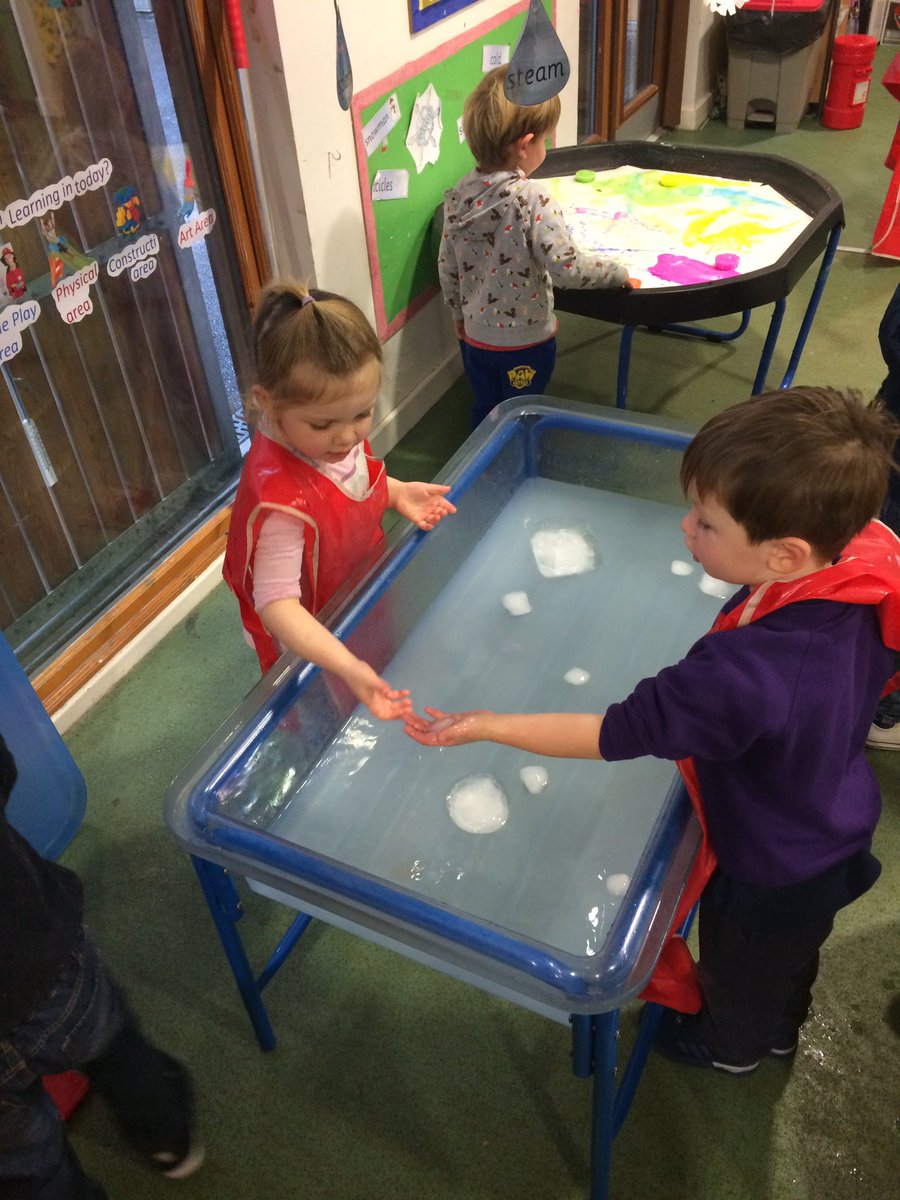 EFGreenock's tweet photo. Talking about ice #winter #science #changingform #frozenwater https://t.co/RdsFUROUqi