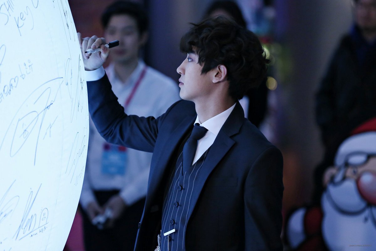 bezzieo's tweet photo. แบคฮยอนเซ็นสูงๆนะ
อย่ายุ่ง
สูงประมาณนี้ หันมาดูเร็ว 
บอกว่าอย่ายุ่ง (｡･ˇ_ˇ･｡) https://t.co/wy4Y95u5OE