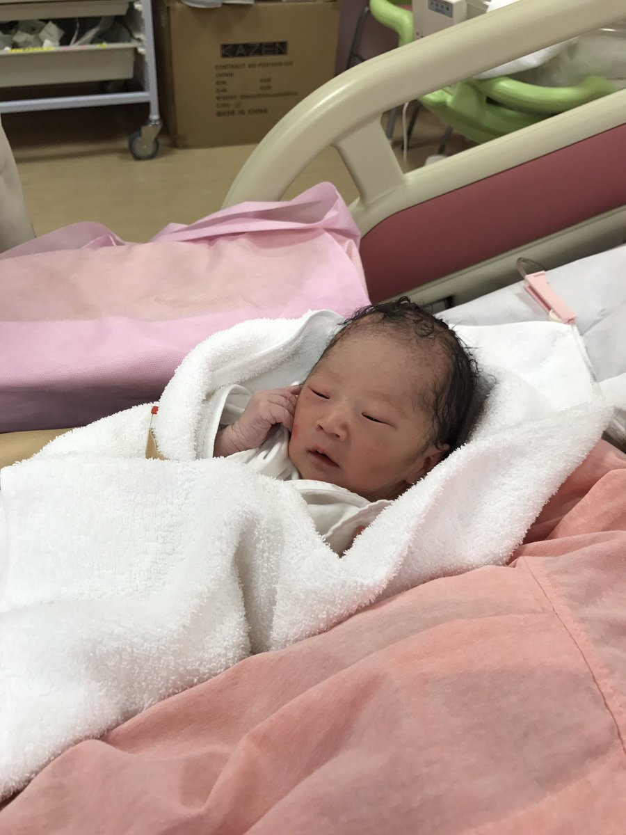 koooki731's tweet photo. ついに！ジュニア誕生！
びっくりするぐらい似てた😂😂
一卵性の双子です👶🏻👶🏻
本当にゆうこお疲れ様です🙇🏼よく産んでくれました！
これから頑張っていきます🙏🏻🙏🏻

どっちがどっちかよく分からなくなりそうだけど😂😂
おそらくこの写メであってるはず！ https://t.co/UNsSseEP58