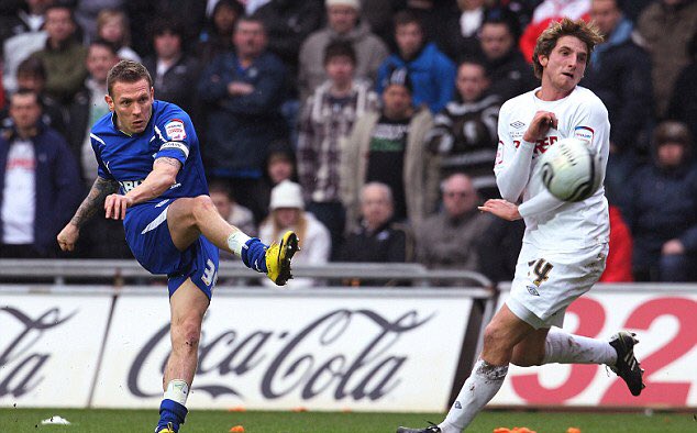 AllThings_CCFC's tweet photo. Watch CRAIG BELLAMY'S 85th minute winner against Swansea from 2011 here: https://t.co/2Vzbv9gq92 #Cardiff #CCFC #CardiffCity #Football https://t.co/KDQc3LbxgI