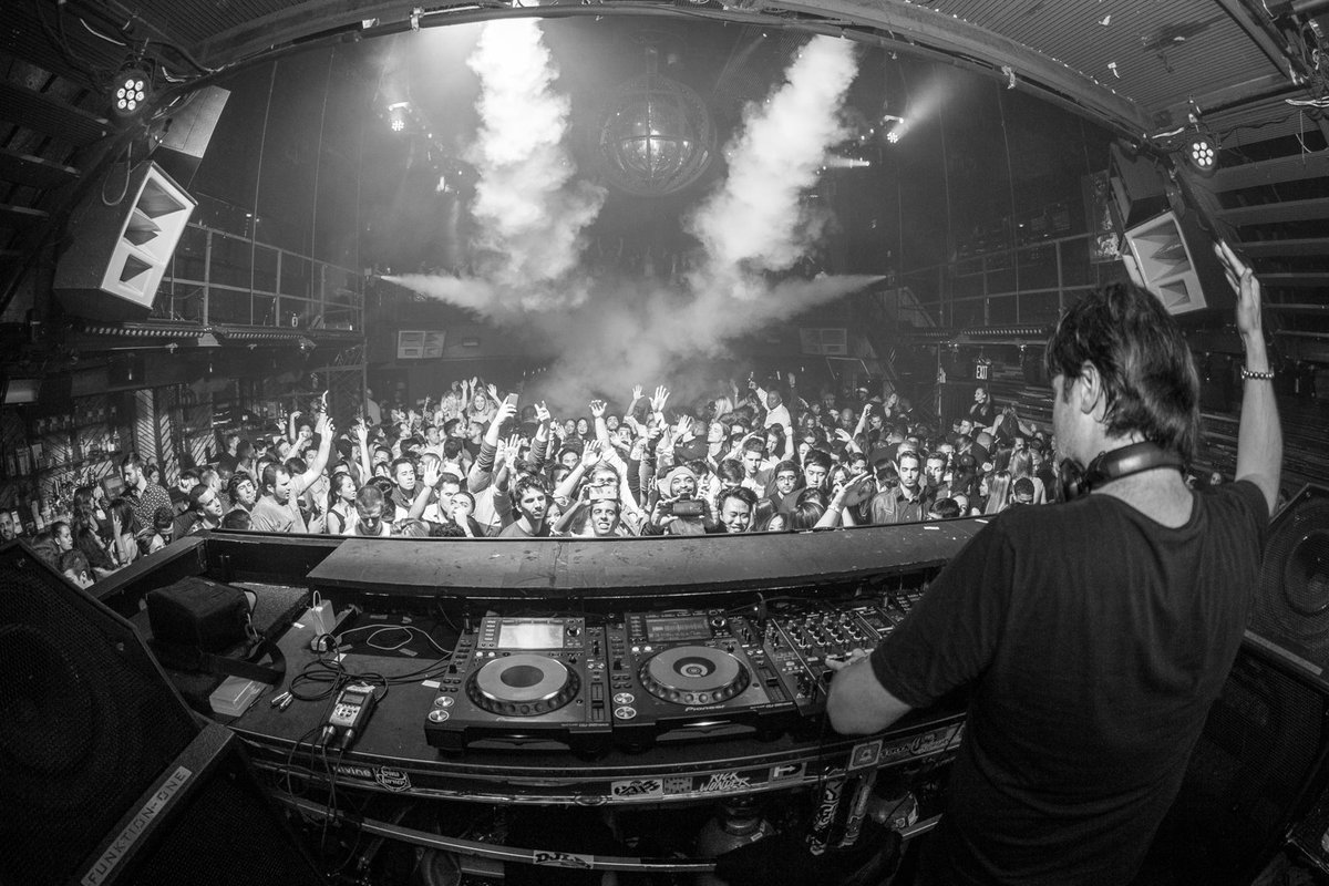 edxMusic's tweet photo. One of my #NoXcuses highlights from last year - our #NoXcuses300 party at @MarqueeNY Just wow! ๐ โค๏ธ https://t.co/ytqhYPHrft