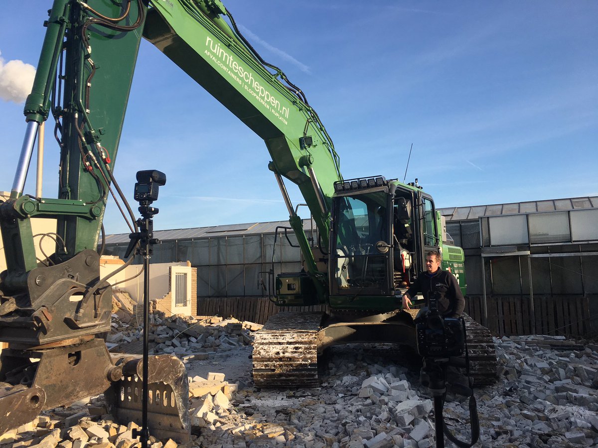 Zo die staan er ook op, twee pracht machines @DoosanEquipment  <a href="/Ruimtescheppen/">BERG</a> <a href="/StaadGroep/">Staad Groep</a>  #ELM #Bleiswijk