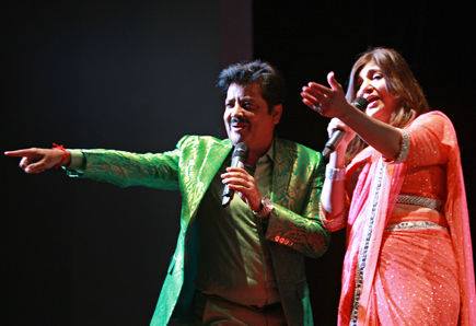 radiocityindia's tweet photo. On today's #FlashbackCassette playing #Top10 #Songs of @RealUditNarayan &amp; @thealkayagnik with @Su4ita at 11 AM. #RadioCity #Mumbai https://t.co/4s7K8gVyIz
