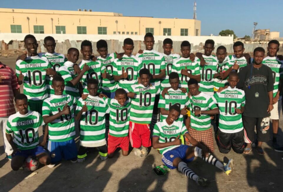 MDembele_10's tweet photo. Happy to put smile on their face by giving away some @celticfc shirts😊. Djibouti, east Africa. #Charity 💚🍀 https://t.co/CjO45QYVYR