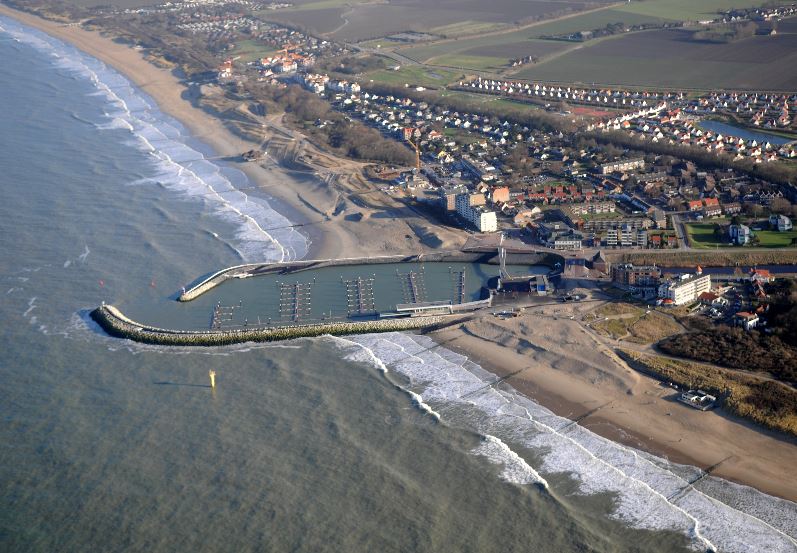 Benieuwd hoe CADZAND-Maritiem er nu uitziet vanuit de lucht? Bekijk de nieuwste luchtfoto's hier --> kustversterking.nl/projecten/west…