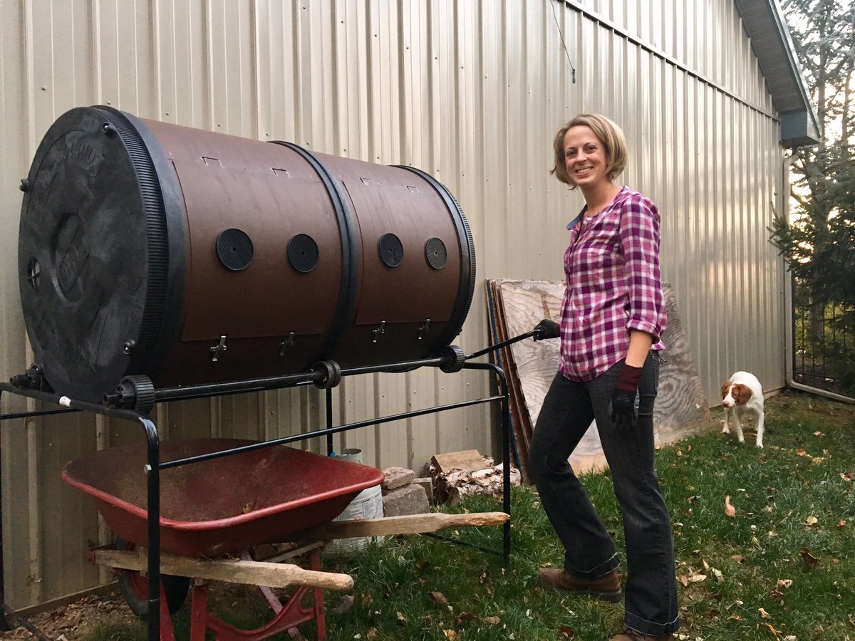 AHoneyBeeTree's tweet photo. Annual emptying of the #composter is always a fun event. Used compost for my #pollinator #garden down by the #honeybees.  #MantisTwinO https://t.co/3pdkeBWBNR