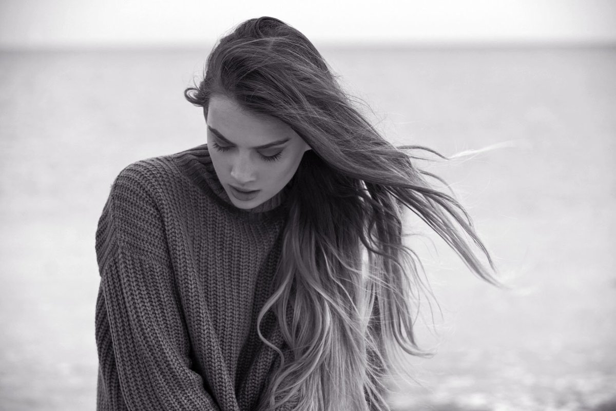 LilyandCarter's tweet photo. Alpaca &amp; merino wool jumper to keep the cold at bay. Available in cinnamon or navy. #fashion #FridayFeeling #FlashbackFriday #weekend https://t.co/2wwmaRHTZV