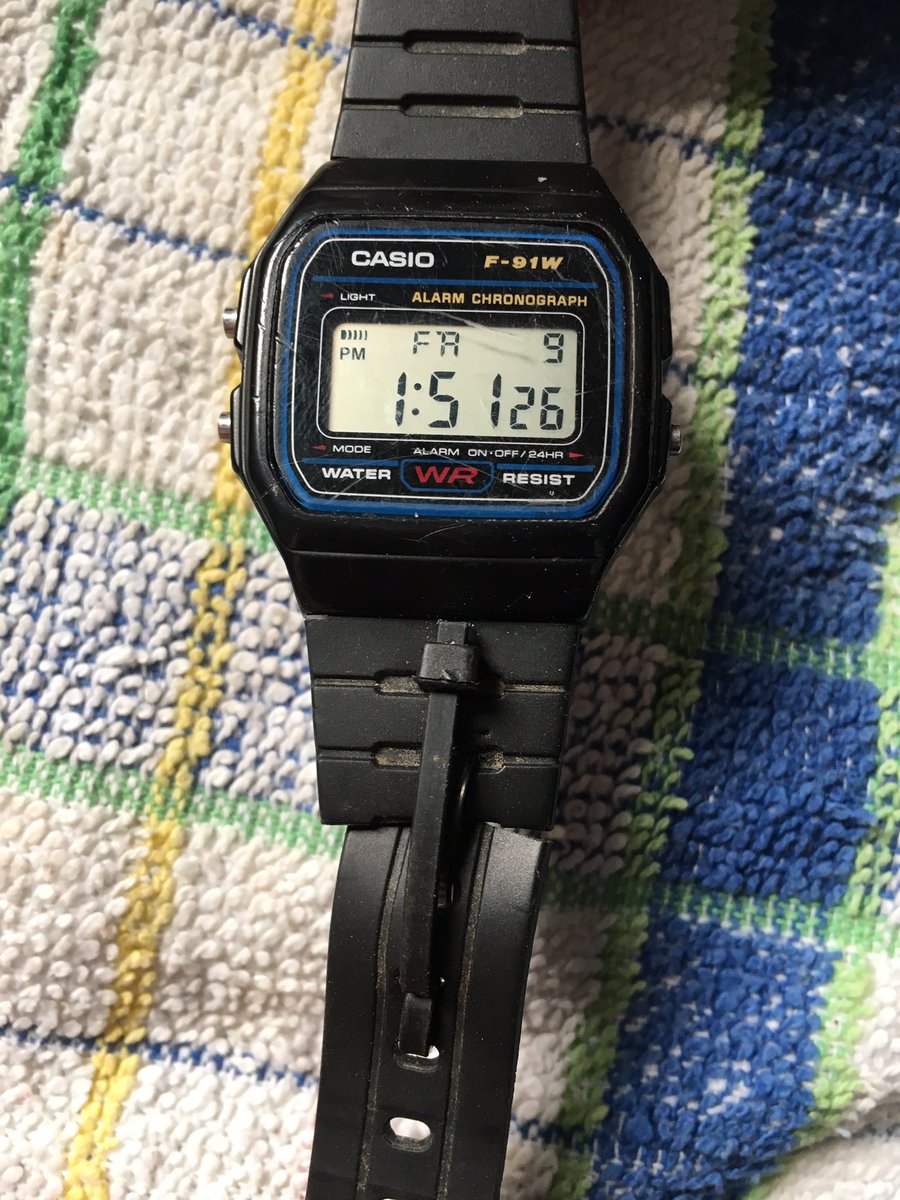 cabronazos_ES's tweet photo. Ya tengo mi regalo de #ReyesMagos ... una buena brida para arreglar el #casio https://t.co/OmUG6XSvDI