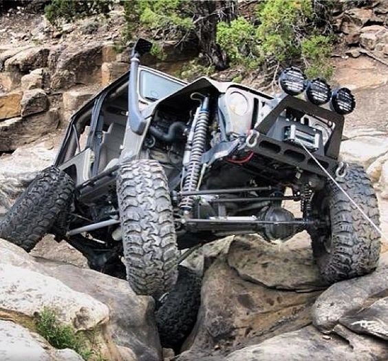 THEJeepMafia's tweet photo. Good Morning Mafia! It's finally Friday! #tgif Time to get your flex on! Y'all stay warm out there n' have a great day! #JeepWave #JeepMafia https://t.co/3iIyysY7Su