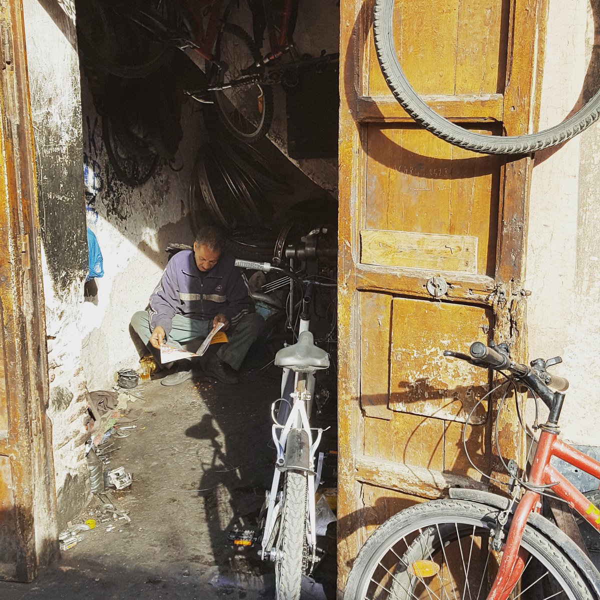 8ballbikes's tweet photo. Bike mechanic life in Morocco https://t.co/3V757S3Xyr