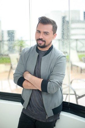 pgmconecta's tweet photo. Após 14 anos Xand passará a co mandar o Aviões do Forró sozinho, o cantor promete ainda mais agitação. 🎶🎤. 
https://t.co/HB7o0KqETZ https://t.co/NJizPypPcJ