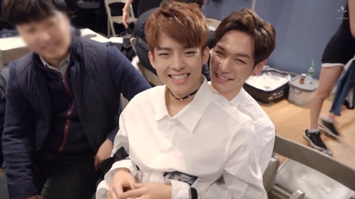 05041999_TH's tweet photo. 🐇 มักเน่ก็งี้ จะนั่งตรงไหนก็ได้ นั่งบนตักฮยองก็ได้ บินนี่อิสแฮปปี้ 😄😄😄
#VICTON #SUBIN https://t.co/LMfFvvawUc