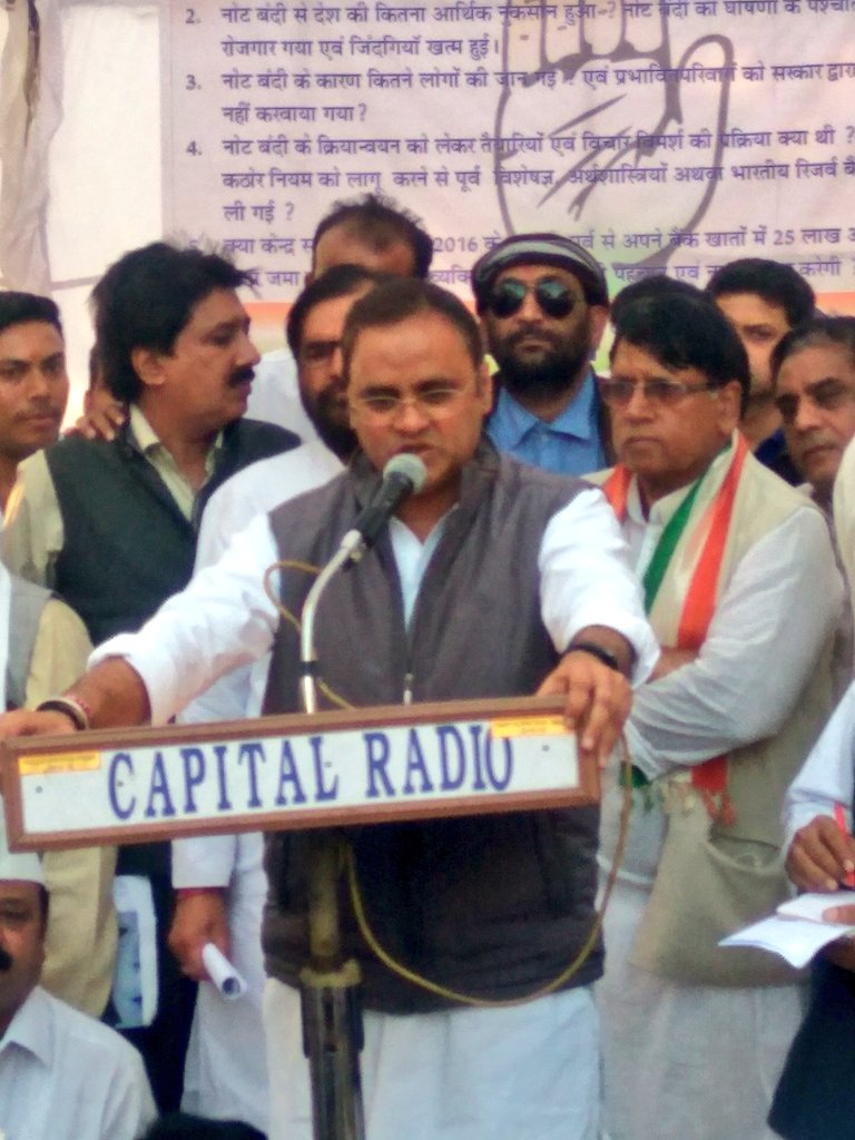INCMP's tweet photo. भोपाल में नोटबंदी के विरोध आयोजित धरना प्रदर्शन को संबोधित करते हुए प्रदेश अध्यक्ष श्री अरुण यादव
#DemonetisationProtest
@IYC @digvijaya_28 https://t.co/ghNcH15aRs