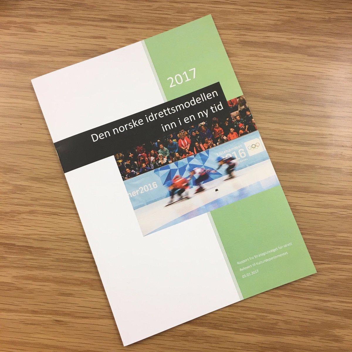 Kulturdep's tweet photo. I dag fikk kulturmin rapporten "den norske idrettsmodellen inn i en ny tid", med flere forslag til #idretten https://t.co/T4D0j1tcVq https://t.co/PWhaWJWHac