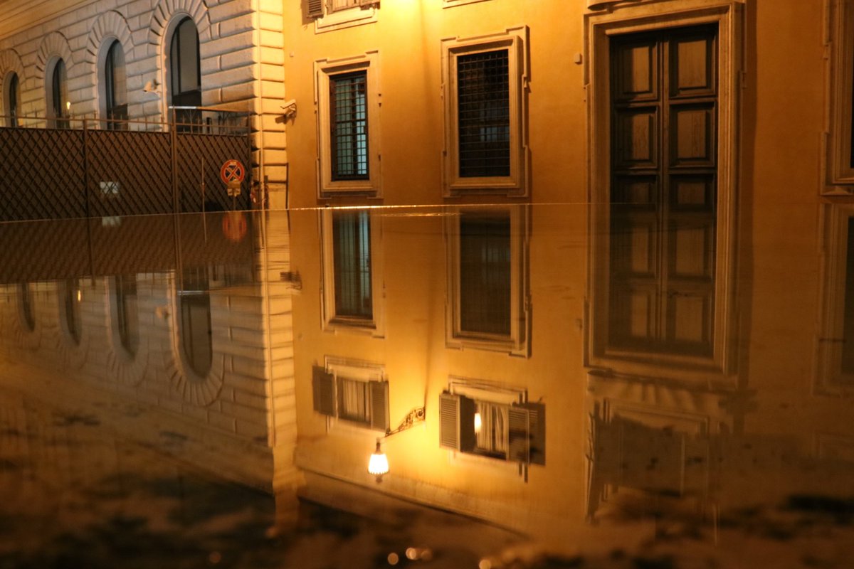 #Roma #riflessi a via degli Staderari...