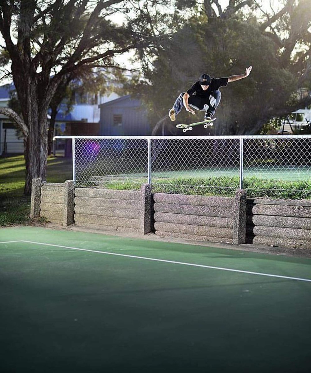 ElementJapan's tweet photo. ライダー @dennisdurrant がオーストラリアのスケート専門誌 @theskateboardersjournal 10周年記念号の表紙を飾りました🙌🏻 Congrats Dennis👊🏻 >>> 📷 #ElementAdvocate @JakeDarwen https://t.co/Gvb0BHafEW
