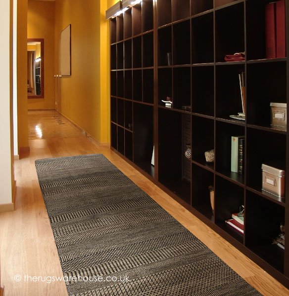 rugswarehouse's tweet photo. #Rugs in our ongoing #Sale: Nomad Grey Runner, hand-knotted 100% #wool #hallrunner in hues of grey, beige &amp; charcoal https://t.co/VoLEBvFgAQ https://t.co/xi0gJAw1c2