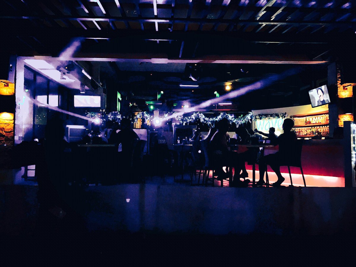none6_'s tweet photo. 今日はなんと、初の海外でのDJ出演!
だけど
先方とのやりとりが英語で辛い😱😱!!
#Philippin #boracay #none6 https://t.co/lEeg3Qoi6J