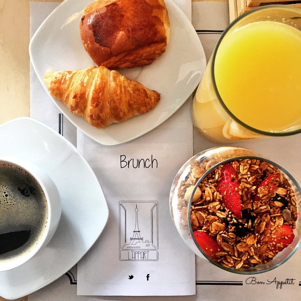 #BuenosDías Por petición popular, ahora los viernes y sábados tenemos #desayuno #brunch a partir de las 9am. ☕️️🍞🍳🍓🍴🇫🇷 #felizdiadereyes 👑