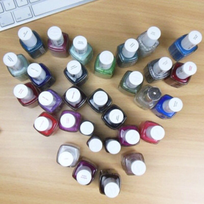 essie's tweet photo. Talk about #essielove. Retweet if you agree this is the BEST treat. Photo: @nails_all_over_ #obsessie https://t.co/hhFOlBm0Dc https://t.co/VSVU1gaMms