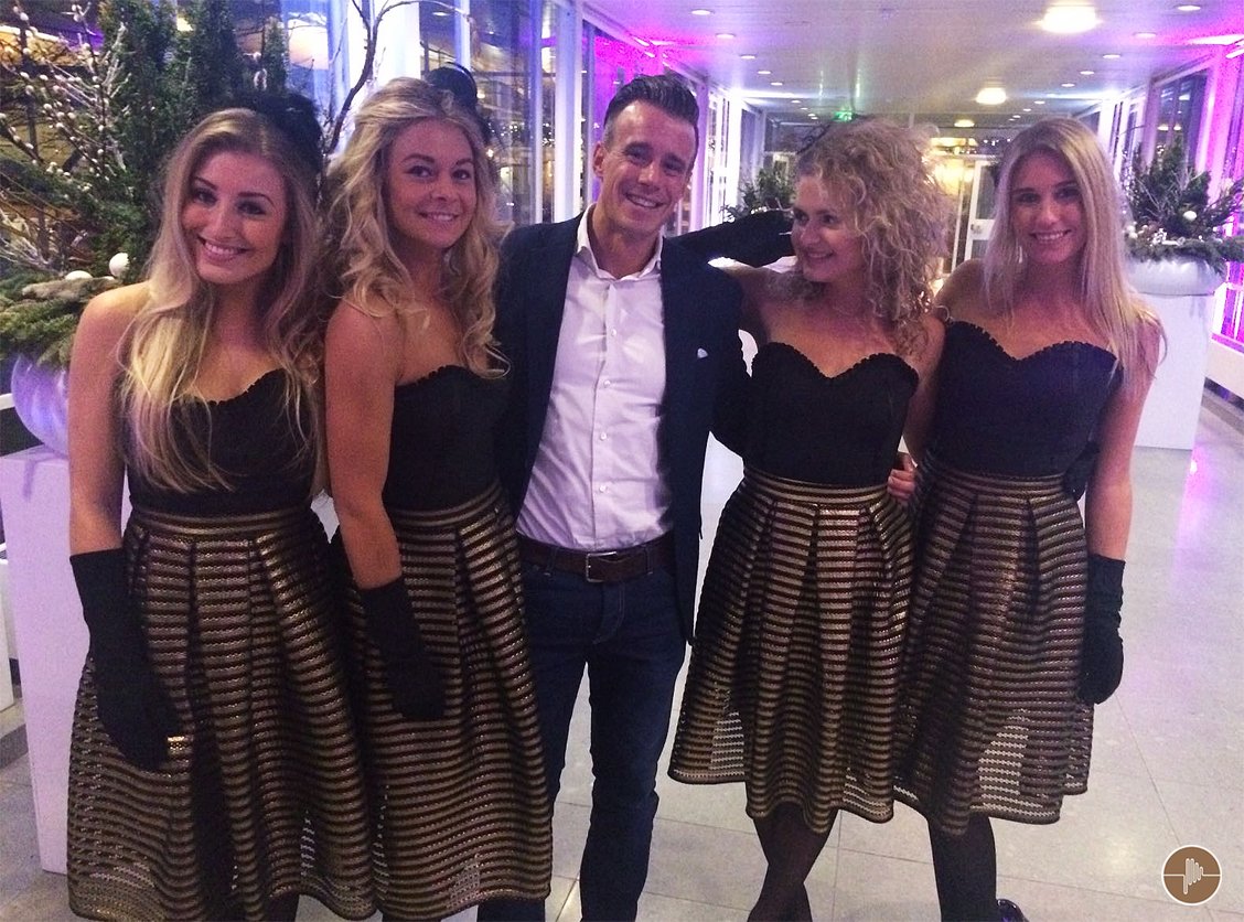 PPulse_'s tweet image. Mooie dames, mooie locatie. Dat was een dus gouden combinatie in het #Evoluon gisteravond, zoals je ziet!