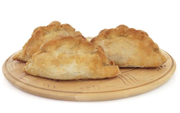 journocastle's tweet photo. Do you think the Ashford Designer Outlet is too posh for pasties? Customers think that's why this shop is closing https://t.co/YTVfw3MC84 https://t.co/IHEX1XZsUT