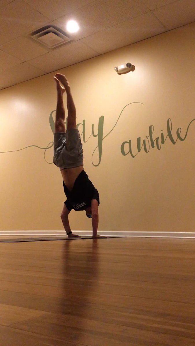 williamhaggerty's tweet image. #AlohaFriday! Step, jump, or handstand to the front of your mat! @lululemonmen @SurferTheBar @TurtleBayResort @lululemon