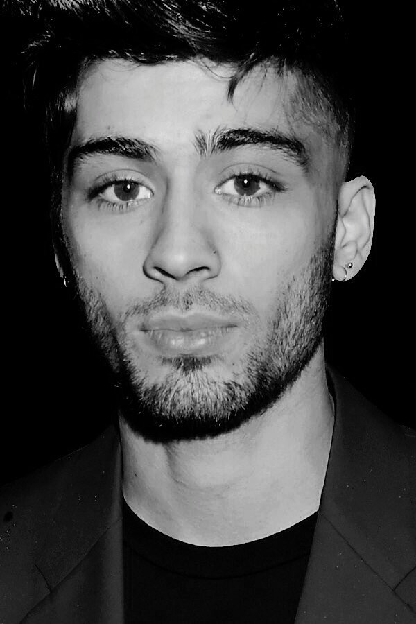 zwticia's tweet photo. a cada dia que passa zayn consegue superar a propria beleza, jamais vou me cansar de dizer que esse homem é uma obra de arte https://t.co/7wzSVQlOJ6