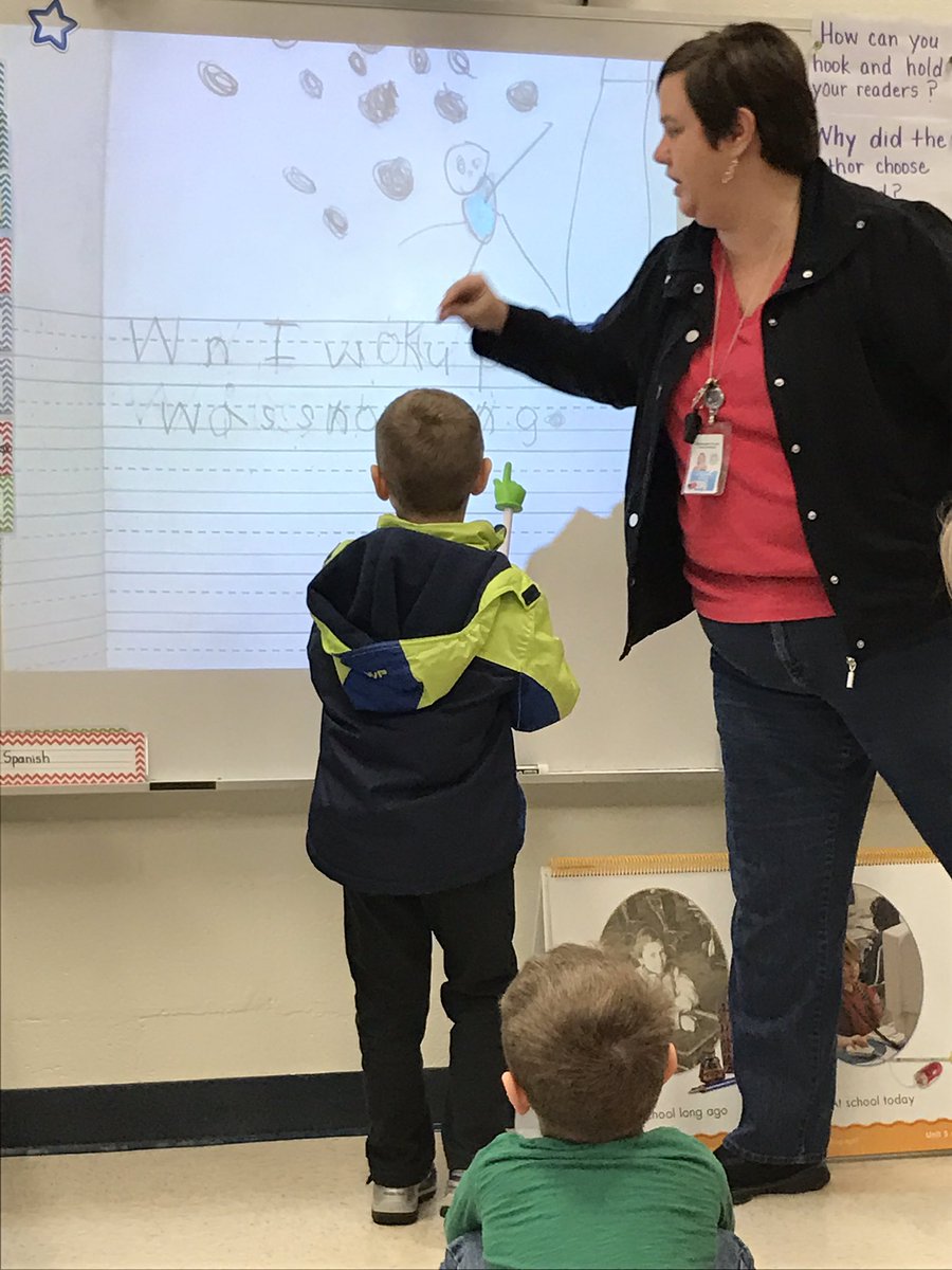 K students peer edit student writing @BOEbelieves 👍🏻 #PraiseAndPolish