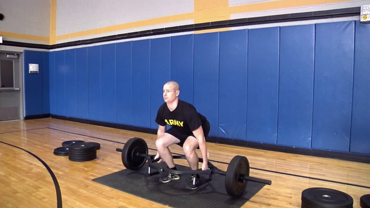 EastgateArmyRC's tweet image. A soldier demos the new strength deadlift as part of the Army&apos;s new OPAT testing.