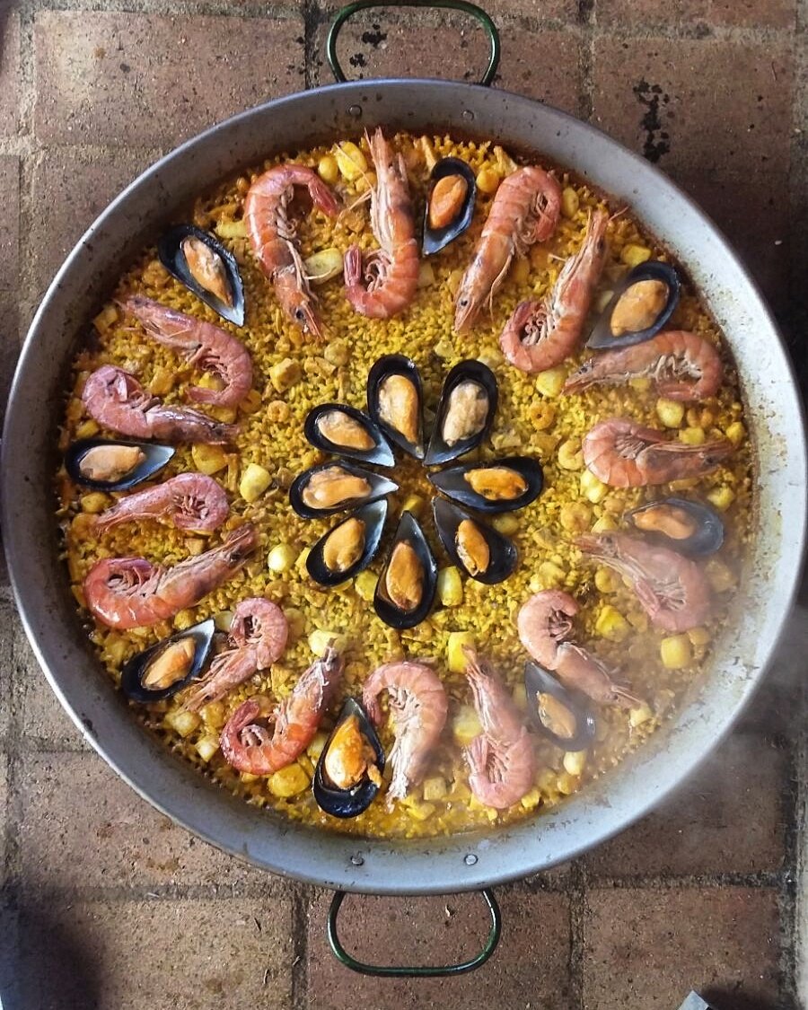 TopVlc's tweet photo. En @TopVlc nos cuidamos así de bien. #ComidaDeReyes #TopValencia #PaellaMarisco #FelicesReyes #AsiSi #picoftheday #Paella #pornfood https://t.co/F9UpyVoSe2