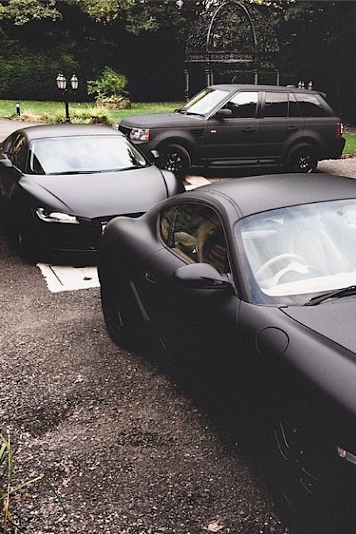 CASH_KlNG's tweet photo. Always keeping the whips in black 😏 https://t.co/vN7rTvJbnB