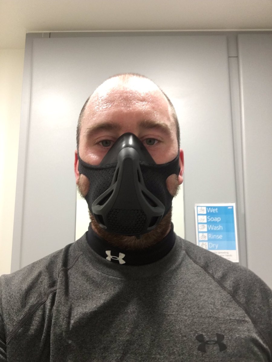 James_D2312's tweet image. Amazing first running session with my new @GorgeMask supported by @UnderArmour looking forward to the next one! #gorgemask #underarmour