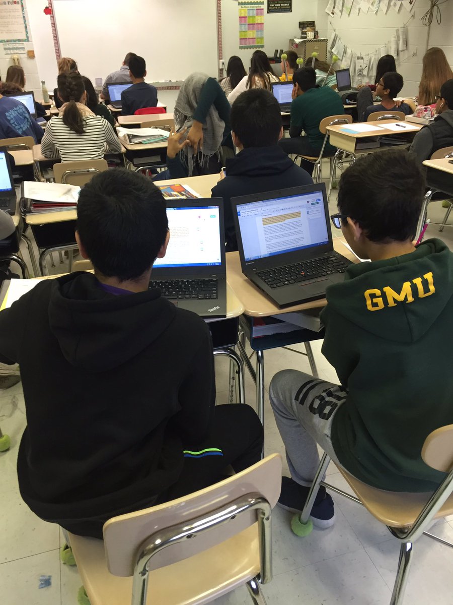 MrsAdcock_DDMS's tweet image. Peer editing our narrative feature stories.  #drivefwd #techedit #lovethesekiddos