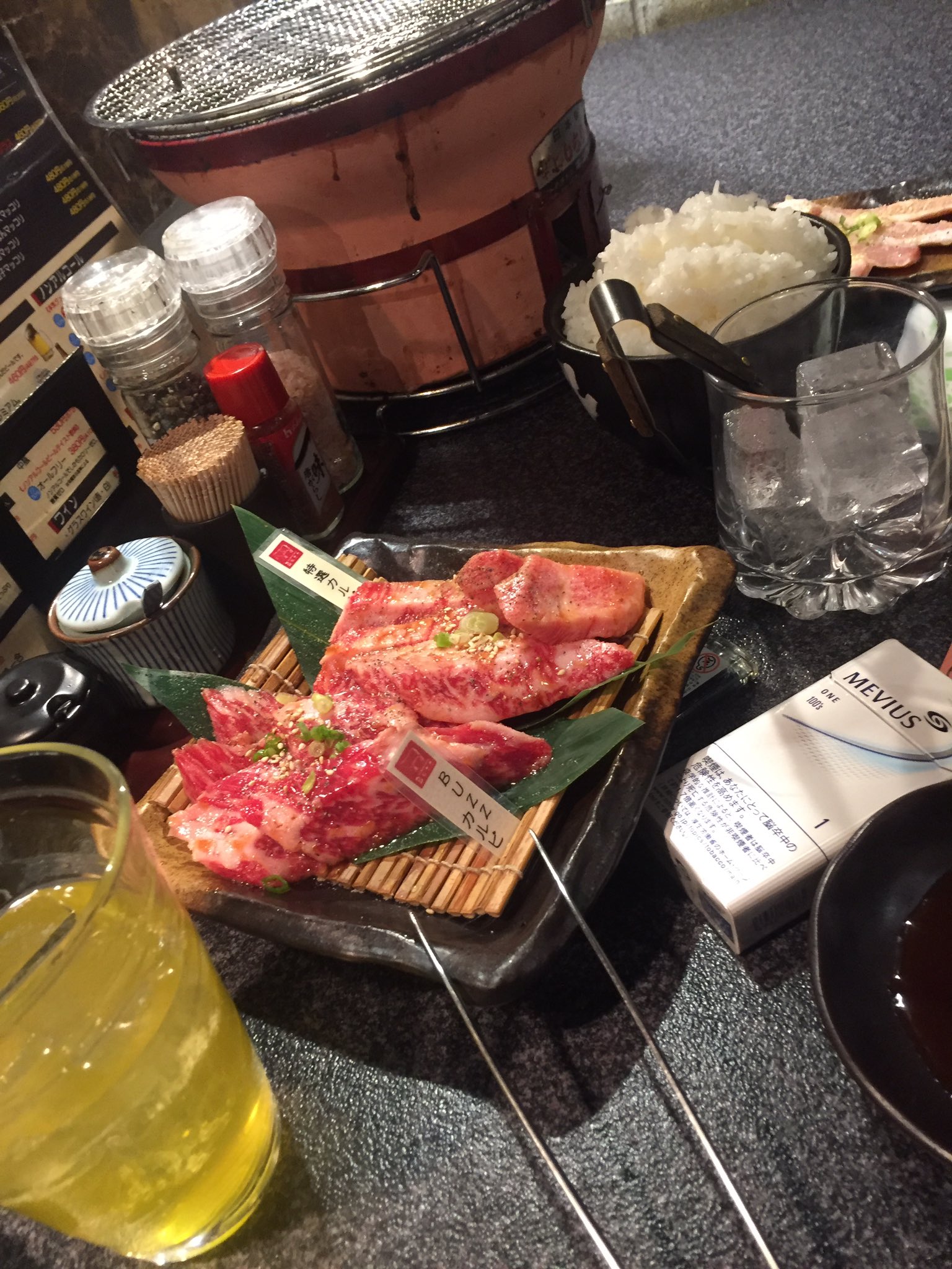 Reiya Ishio Himeji 現場おわって見積もり提出の予定が 神戸の新開地で 1時間できて 一人焼肉 人生初一人焼肉 悪くない O O 中学生の時 を思い出す手の絵文字 嫌いな人に使う絵文字 久々つかわれた じわる T Co