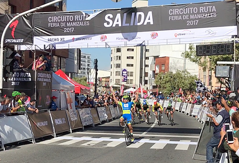 nuestrociclismo.com/28132/eventos/… …
Circuito #Ciclismo #FeriaDeManizales
Categoría Juvenil gana <a href="/EstebanGNano/">Esteban Guerrero Arias</a> (<a href="/pedaleamosCOL/">PedaleamosCOL</a>-<a href="/472Colombia/">4-72</a>)