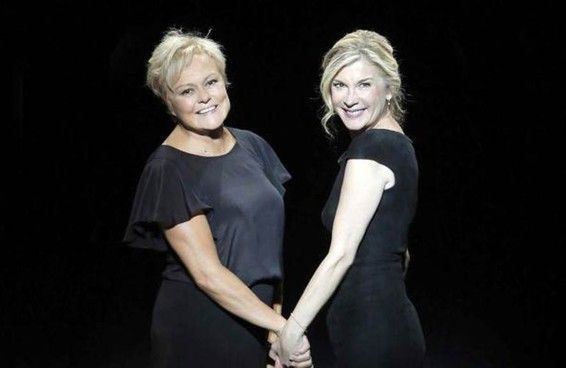 franceinfo_cult's tweet photo. "Elles s'aiment depuis 20 ans", le spectacle en #replay pdt 7 jours @Culturebox @MicheleLaroque @MurielRobinCOM https://t.co/PJpyvOjfG6 https://t.co/H7C79kTmus