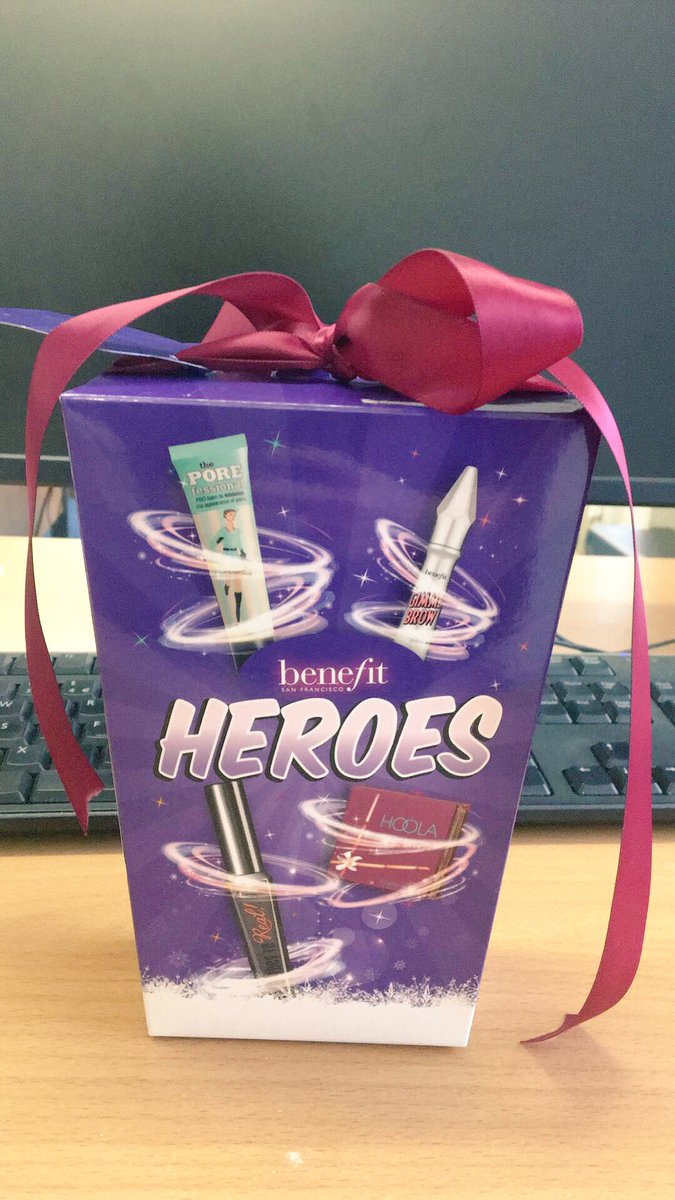 alimckeever's tweet photo. The @Benefit_IRE packaging consistently blows my mind π nice little post-Christmas treat on this rainy day π#BeneChristmas https://t.co/AVrQNZn5ct