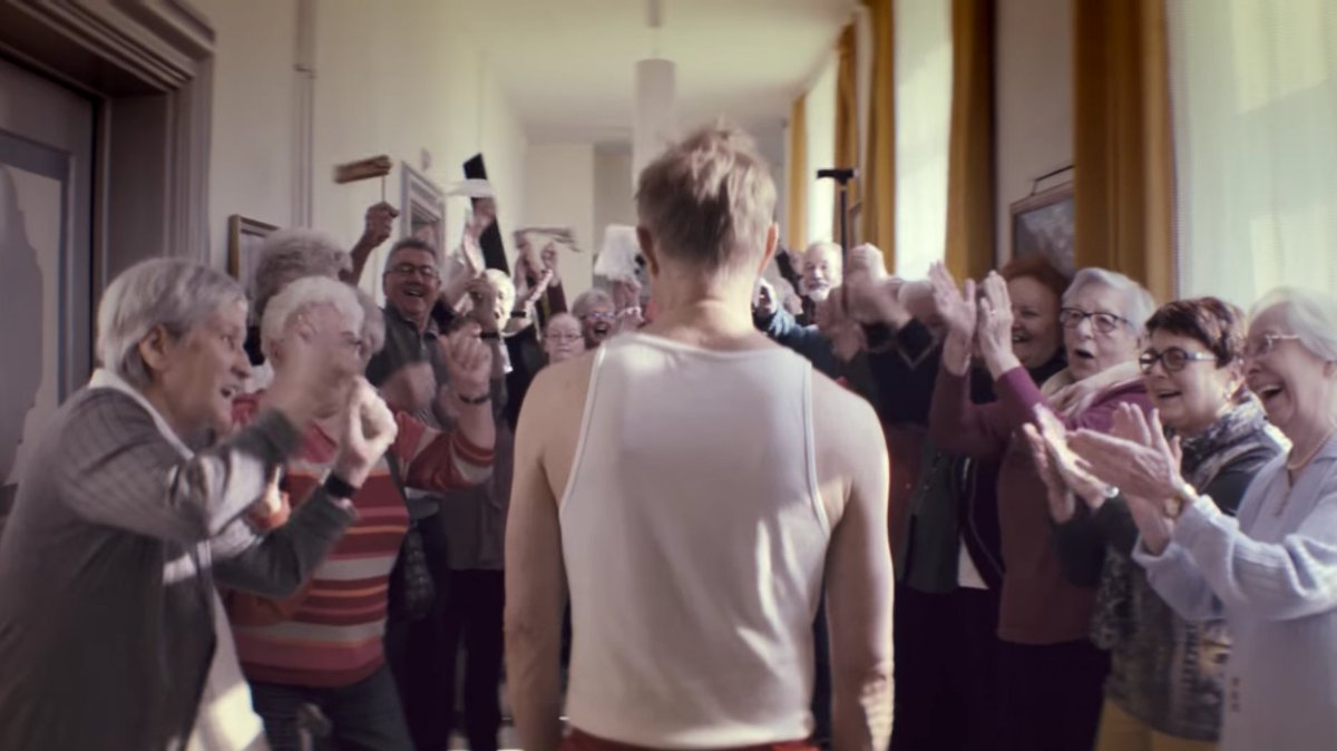 Bright's tweet photo. Video van de dag: een Duitse student maakte op eigen initiatief deze prachtige, ontroerende Adidas-commercial
▶https://t.co/gHBMOvxLbG https://t.co/dQYQcuwl2F