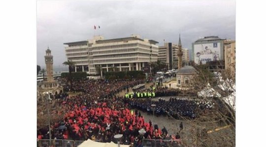 Siz farkında değilsiniz ama bu vatan her şehit verdiğinde daha da çok birbirine bağlanıyor. #terörülanetliyoruz