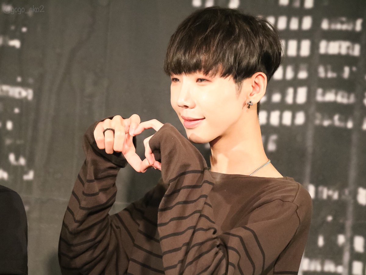 gogo_ako2's tweet photo. 데뷔 3주년 축하해요💕💕💕
#케이머치데뷔3주년 #kmuch #케이머치 #kiu #큐 #bornus #보너스
#glow #지로우 #ato #아토
@kmuch_official @YHKxKIU
@0KYUNy @jaeoh0922 @Real_ato https://t.co/YSLy8hBxsV